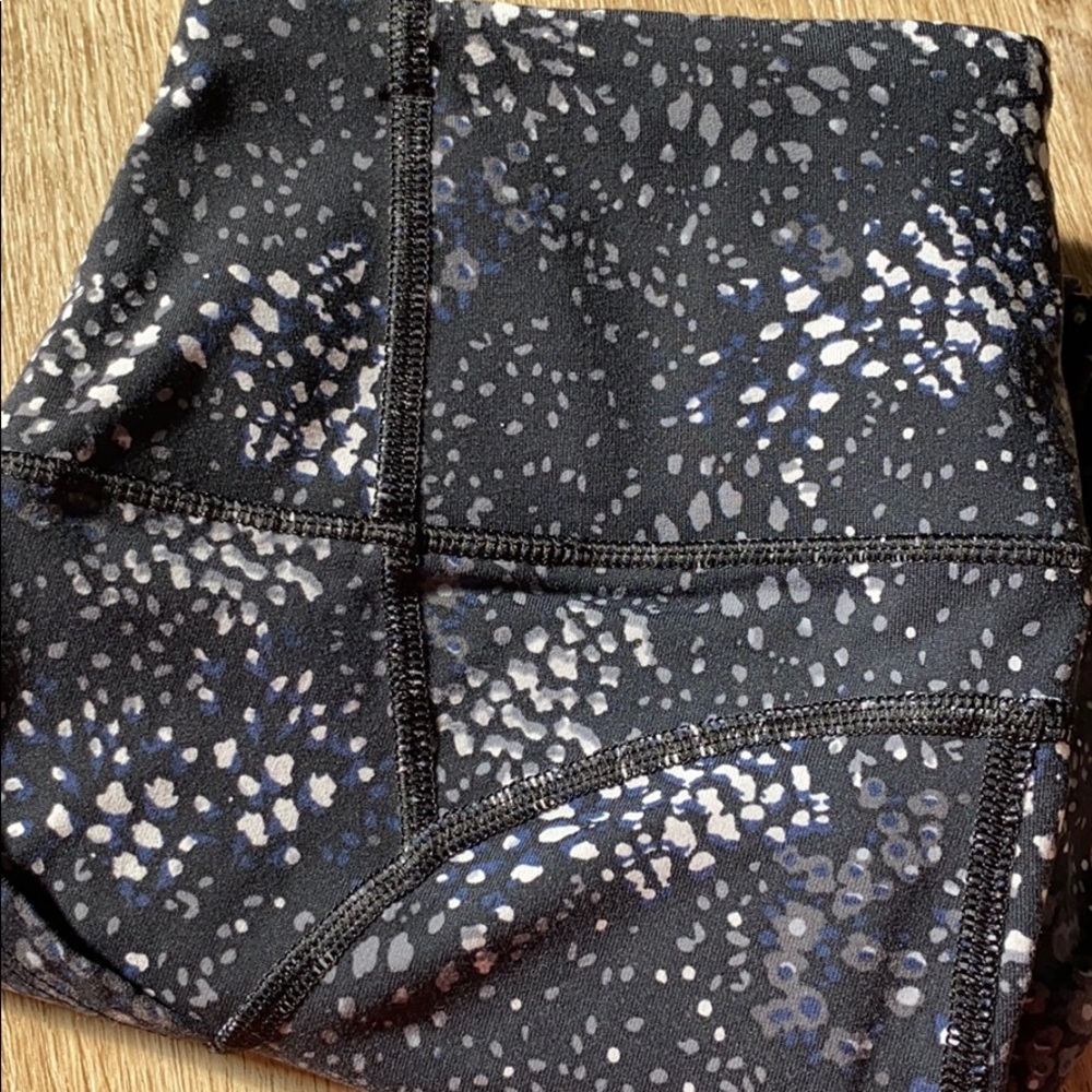 Victoria Secret KNOCKOUT Leggings - Picture 1 of 7
